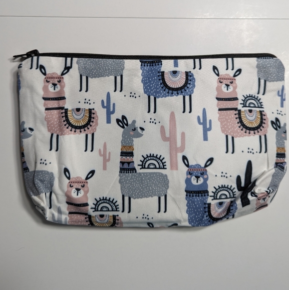 Cosmetic bag llama design - Picture 4 of 4